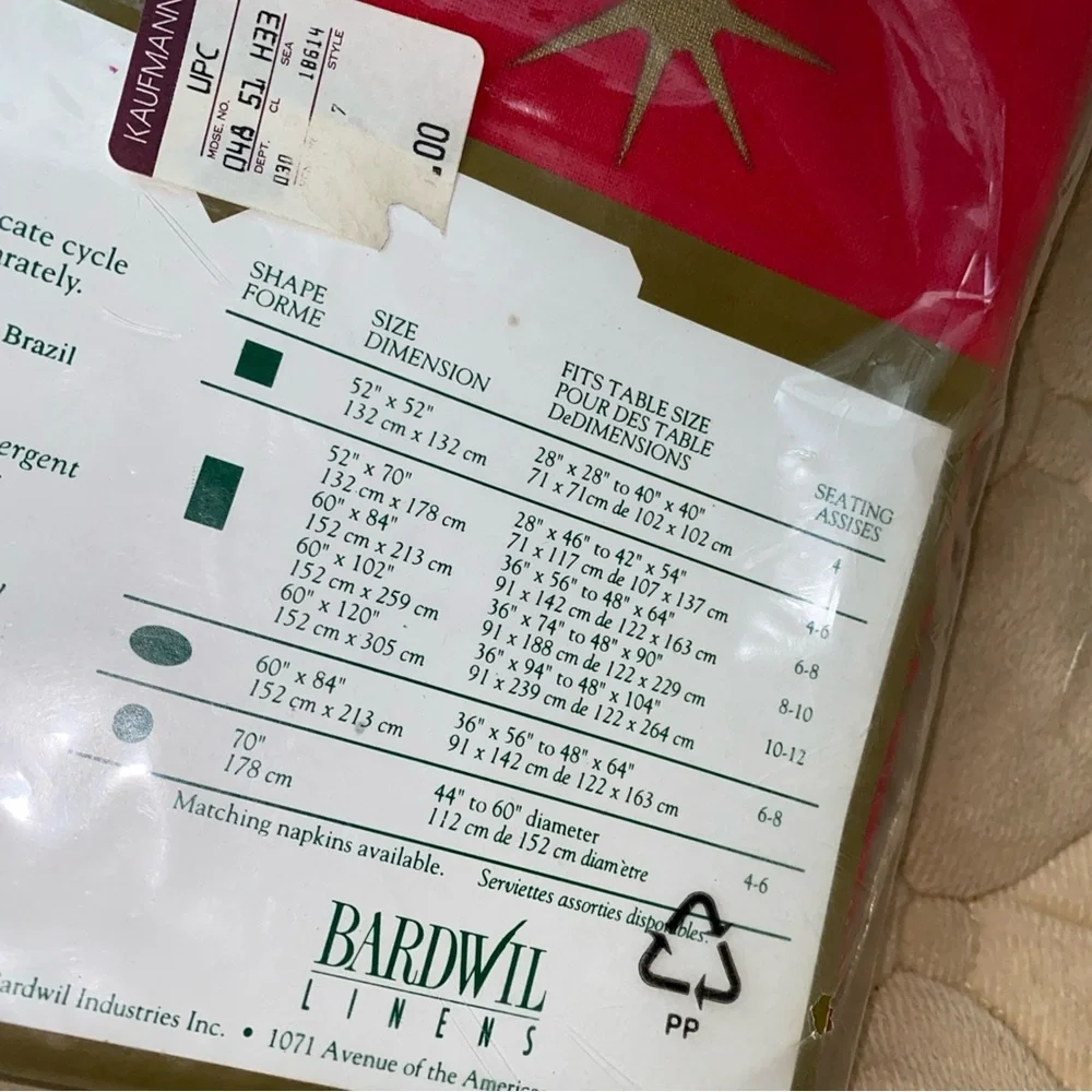 Vintage Bardwil Tablecloth 60”x84” Oval Christmas Bow Gift Print Dead‎ stock NEW